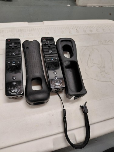 Nintendo wii black controllers - wii,