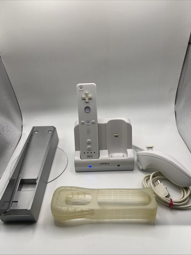 Nintendo wii controller - nintendo,